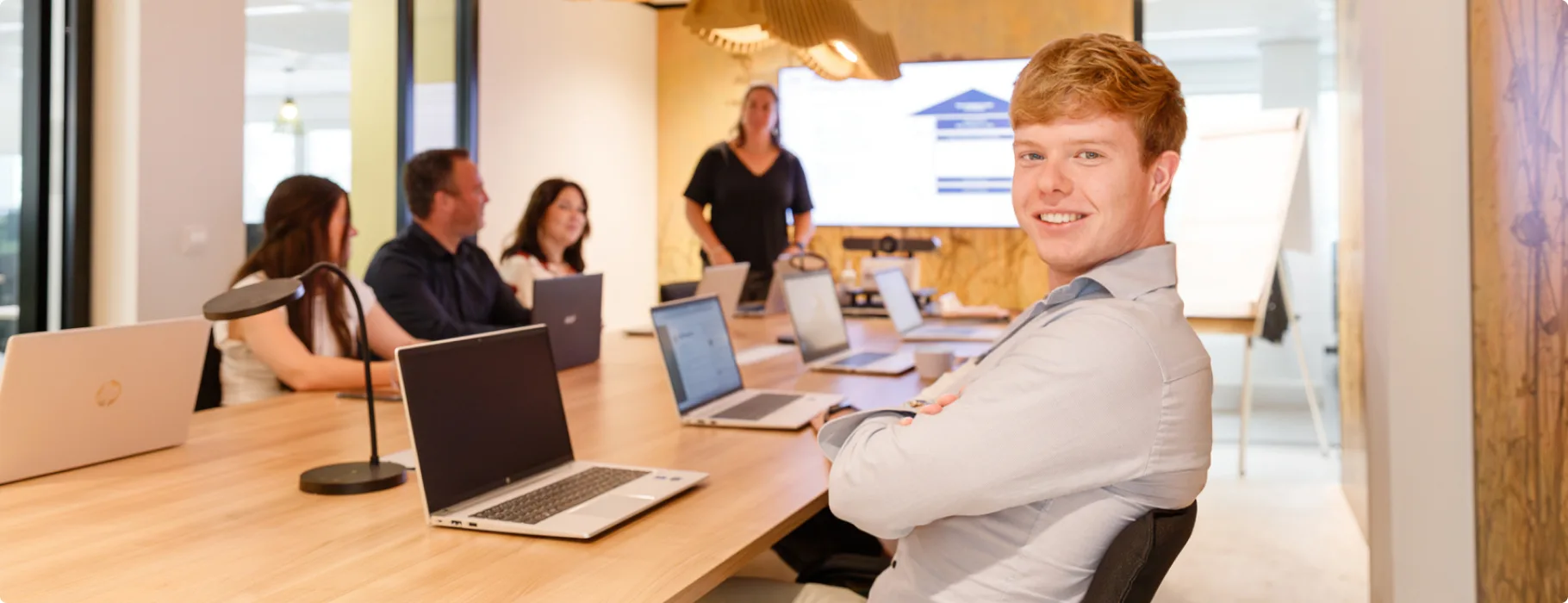 Automating public tender responses with intelligent AI agents